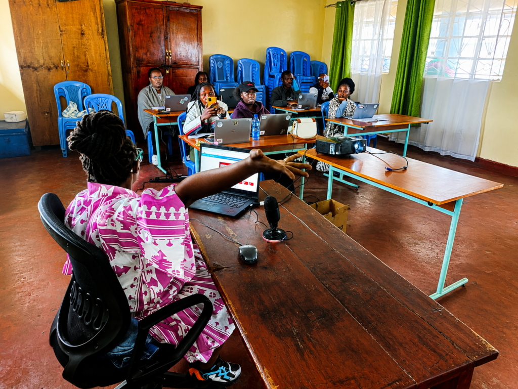 Freddie Ngunju, SEO and AI Search expert, teaching a digital marketing training class in Nairobi as students learn SEO, AI search optimization, and digital marketing skills.